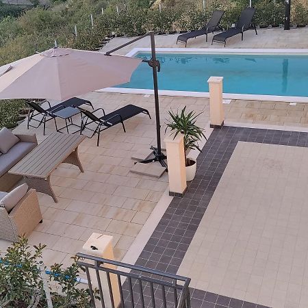 Magi House With Pool Apartman Podstrana Kültér fotó