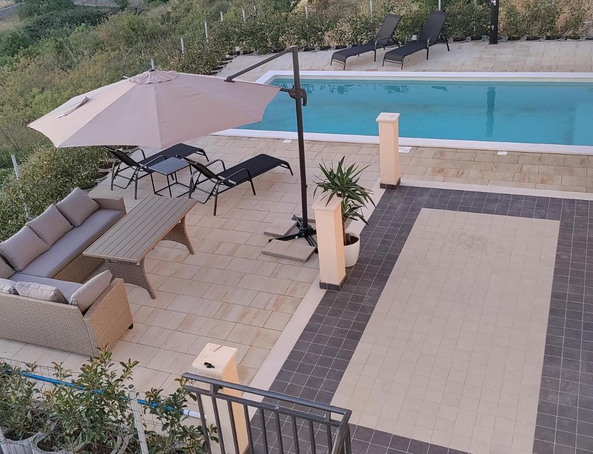 Magi House With Pool Apartman Podstrana Kültér fotó