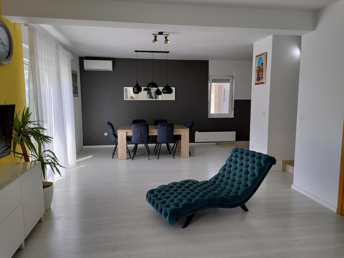 Magi House With Pool Apartman Podstrana Kültér fotó