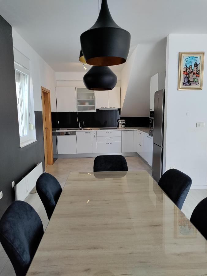 Magi House With Pool Apartman Podstrana Kültér fotó